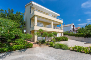 Ferienhaus Tamara im ruhigen Ort Kornic